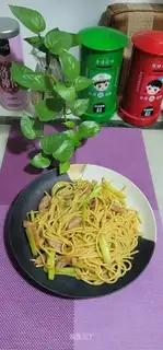 Sausage noodles