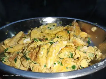 Onion fried eggs