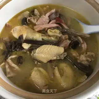 Pig belly chicken soup