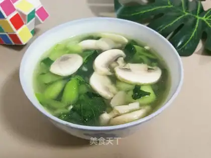 Green mushroom soup