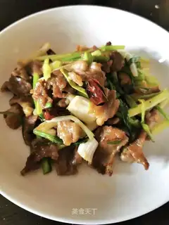 Onion fried lamb