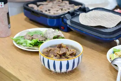 Beef stew and roast beef