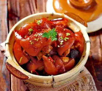 Spicy pig hoof