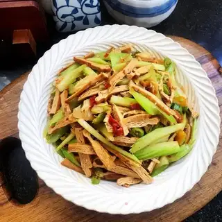 Celery fried dry