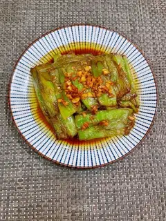 Tied pepper