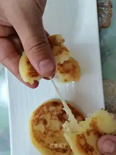Cheese-cracked potatoes