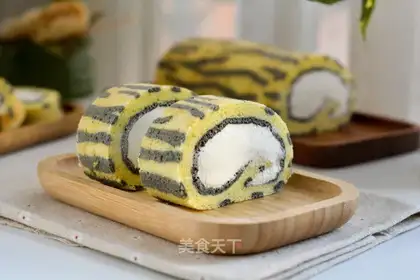 Tiger-skinned cream cake rolls