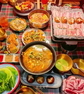 He's home making Korean