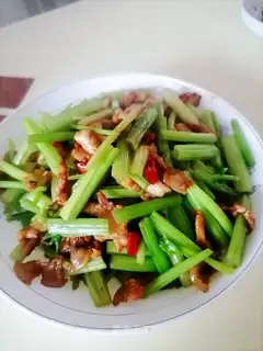 Celery fried meat