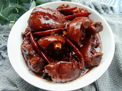 Hot pig hoof
