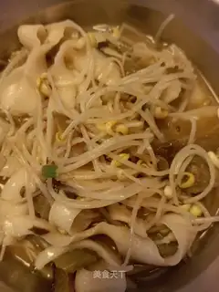 Pickle bean sprouts cut face