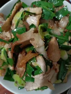 Garlic sprouts back to the pot