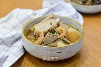 The rib, the radishe soup