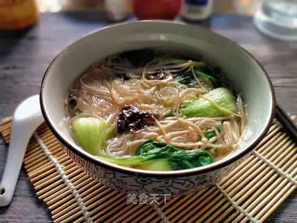 Golden fungus oils fan soup