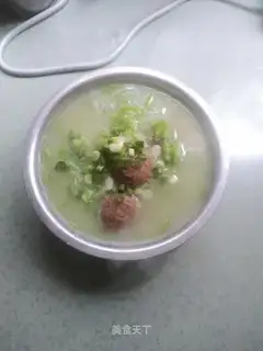 Spoon fan ball soup
