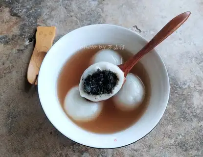 Peanut sesame honey soup