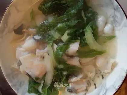 Cook fish chips with green vegetables