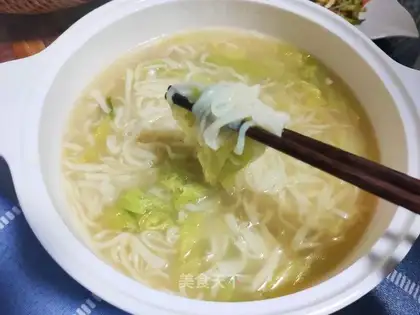 ♪ Soda-bone soup noodles ♪