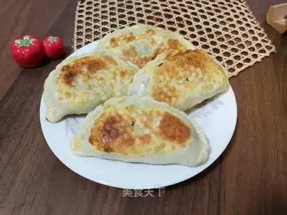 Hot noodles egg box
