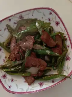 Five flowers with green pepper