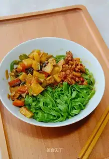 Handy spinach noodles