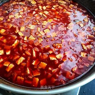 Red oil tofu soup
