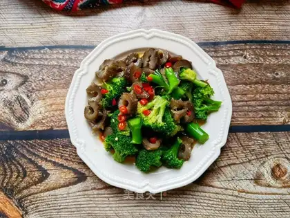 Sea cucumber with broccoli
