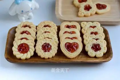 Strawberry sauce cookies