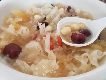Silver-ear red-tree seed soup