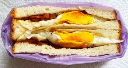 Quick bacon egg sandwich