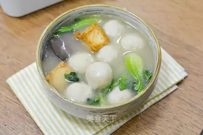 Fishball green soup