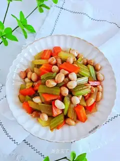 Cream with peanuts