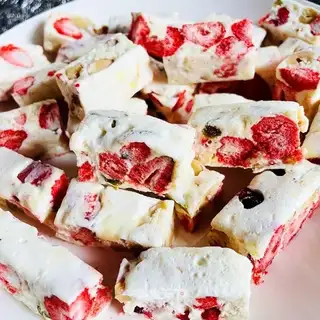 Strawberry nuts and sugar