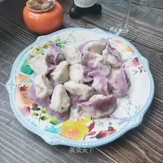 Pyramid and garlic