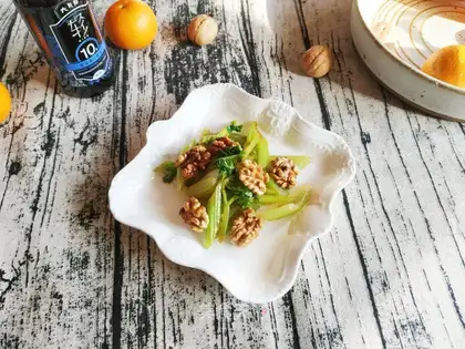 Celery with peaches