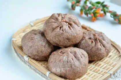Black whole wheat pork veal bun
