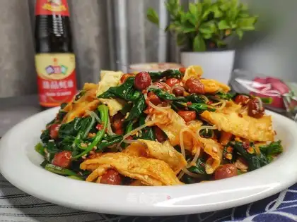 A spinach omelet fan