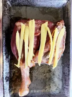 The flower sculptor steamed duck legs