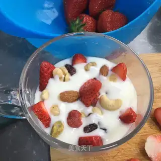 A nut strawberry yogurt cup