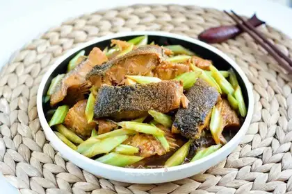 Red-hot six-line fish