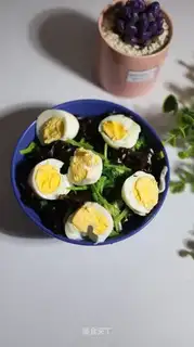 Celery with a wooden ear egg