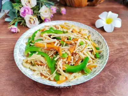 Pepper carrots, golden needle mushrooms