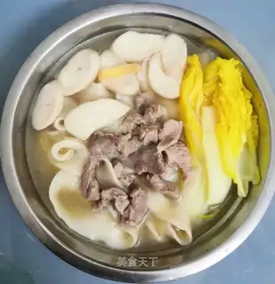 ♪ Dollies and pork noodles ♪
