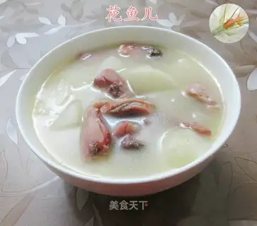 Chicken leg radish soup