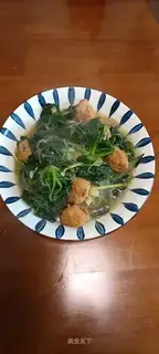 Spinach meatball fan soup