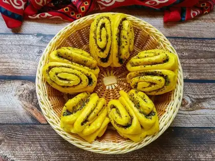 Pumpkin rolls