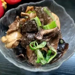 Pine-spring sea cucumber pigeon