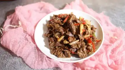Paprika onion fried beef