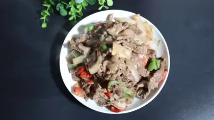 Cream pepper beef onions