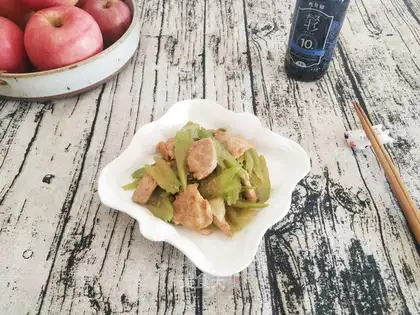Celery fried meat